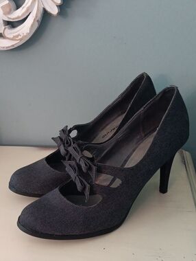 % Ann Marino Charcoal Gray Herringbone Fabric Bow Accent Heels